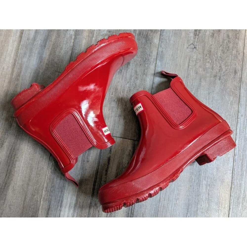 Hunter Original Chelsea Gloss Rain Boot, Military Red Women's Size 9 wfs1043RGL